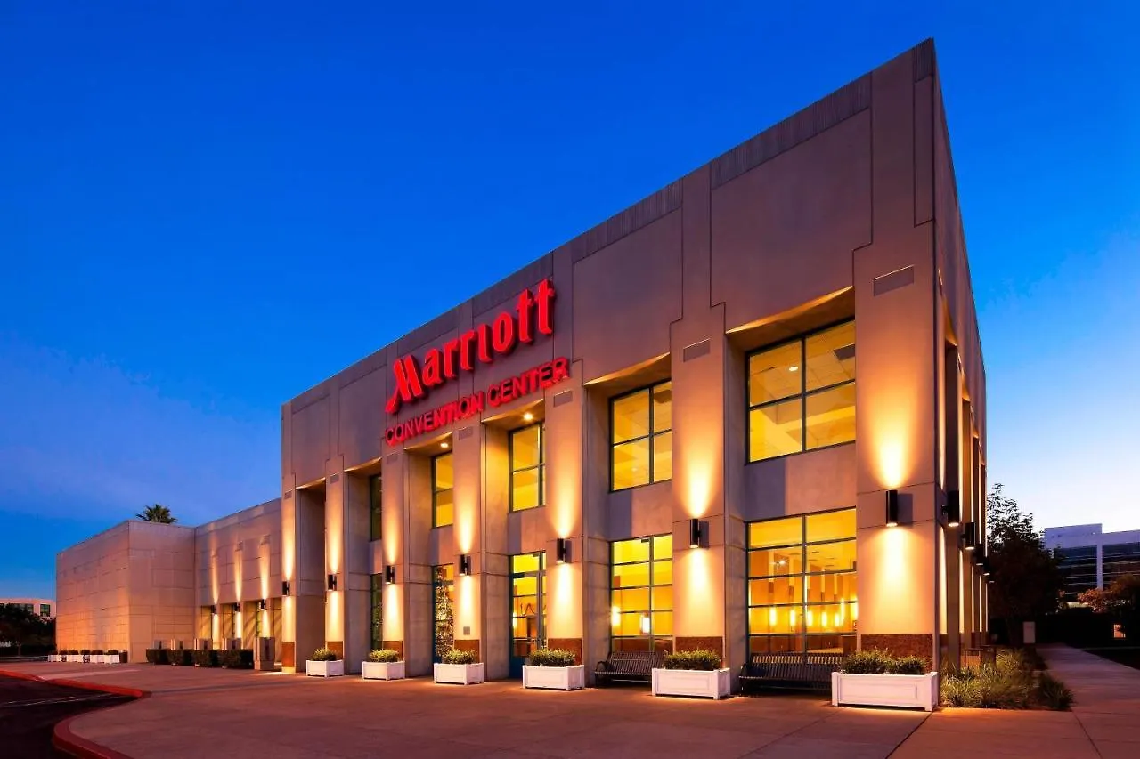 Los Angeles Marriott Burbank Airport 4*,